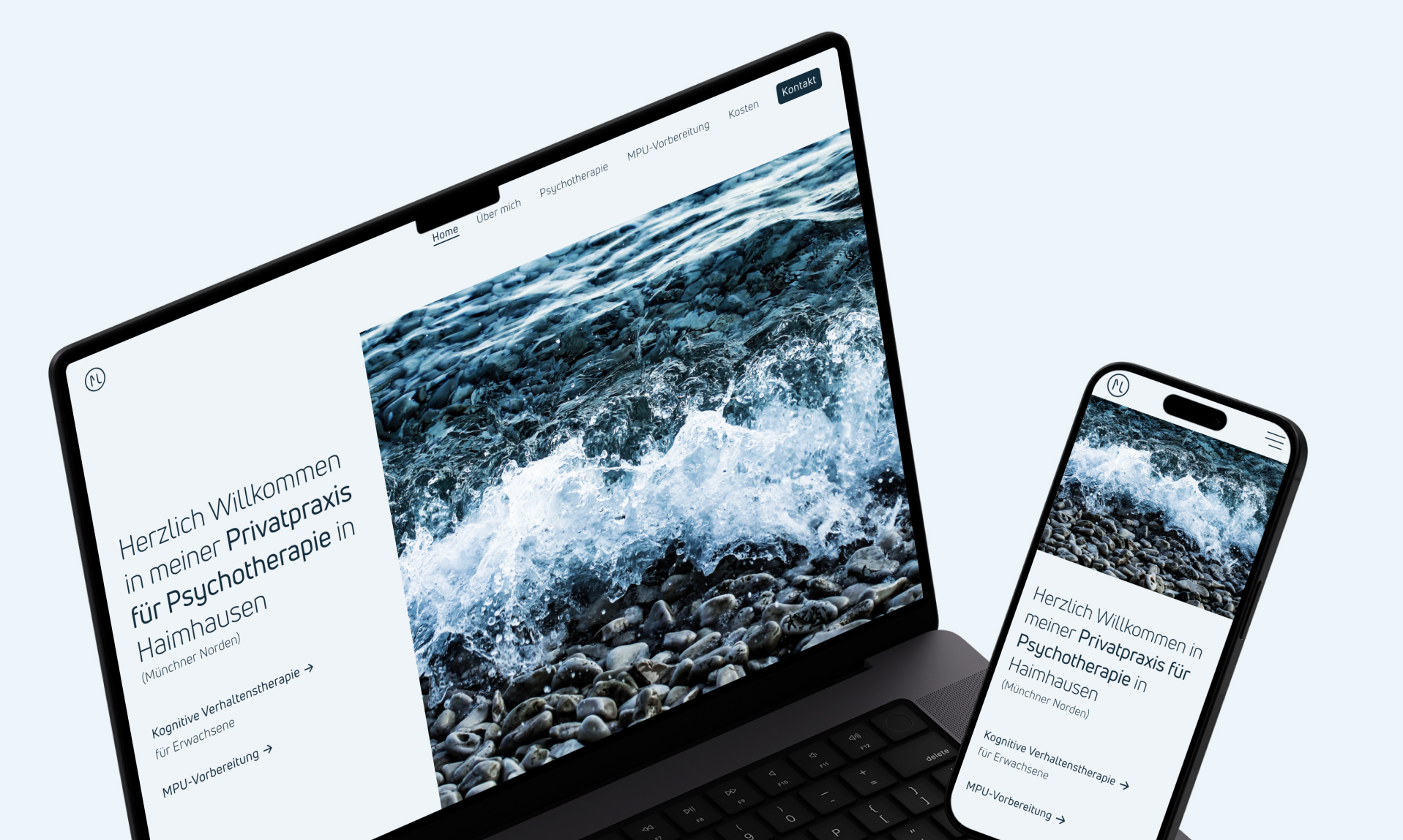 Laptop und Smartphone zeigen die Startseite an